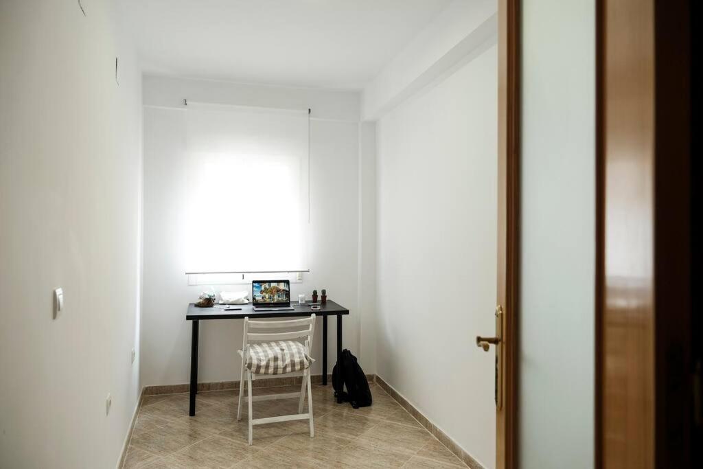 Apartamento A 100M Del Ayuntamiento Huelva Bagian luar foto